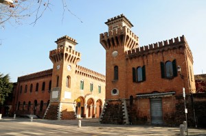 GIOVANI TORRI SUL VECCHIO INGRESSO