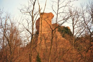 I resti del castello di Vezza d’Alba