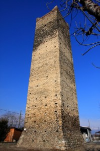 torre medievale dei Gosso (ripresa dal basso)