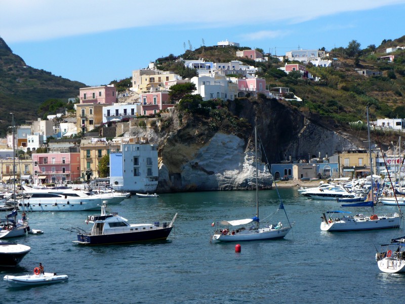 ''In fila…'' - Ponza