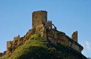 Sul cucuzzolo il castello di Cefala Diana