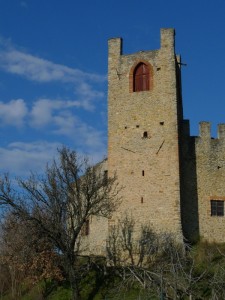 Torre medievale nel blu
