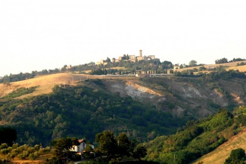 Meldola - Il castello di Teodorano piccolo ma si vede.. Meldola - Il castello di Teodorano piccolo ma si vede..