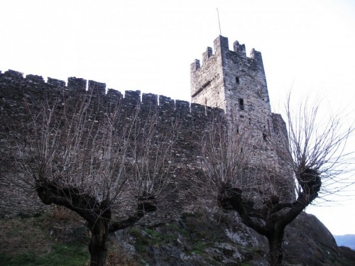 Dervio - Il trecentesco castello-recinto di Corenno Plinio