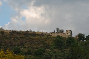 Il Fortino e le mura sotto Santa Lucia