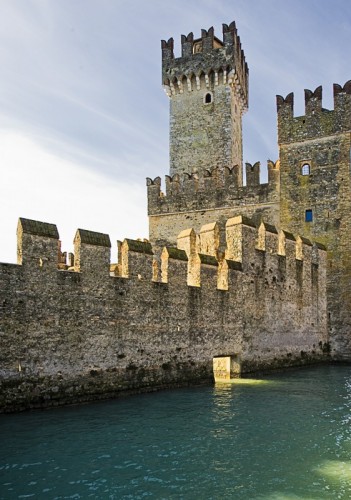 Sirmione - Pennellata di luce sul castello Sirmione - Pennellata di luce sul castello