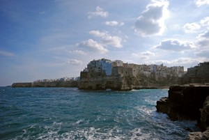guarda ! spunta un’altra scogliera  a Polignano a mare