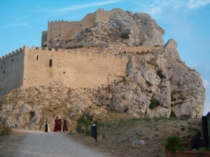 Vista del castello con figuranti in costume