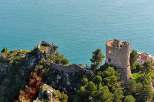 Scala - spettacolare volo sulla torre.... Scala - spettacolare volo sulla torre....
