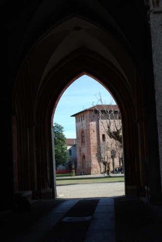 Vigevano - Porta con vista sul castello di Vigevano