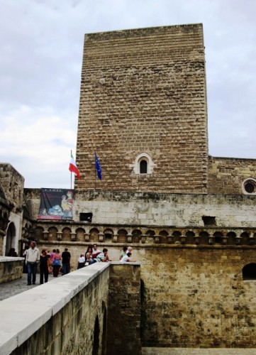 Bari - Entrata al Castello Svevo