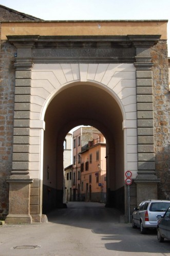 Sutri - esterno porta