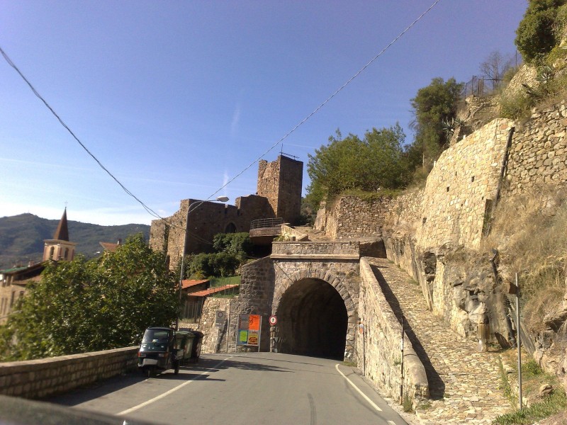 ''Castello abbandonato per la strada di Pigna'' - Pigna