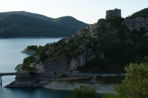 Castel di Tora e il Lago del Turano