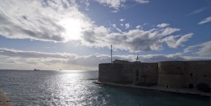 Castello aragonese controluce