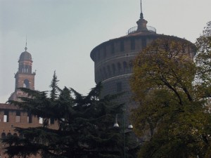 Il castello Sforzesco immerso nel verde