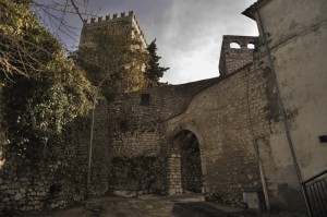 Entrata alla parte antica del paese a guardia della torre