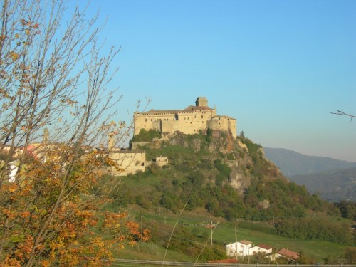 Bardi - Panorama del castello di Bardi Bardi - Panorama del castello di Bardi