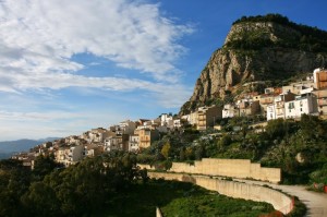 sotto il monte sacro