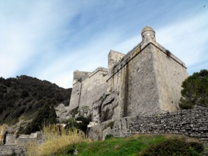 Vieni,posa la testa sul mio petto e io t’acqueterò con baci e baci.(Lord Byron)