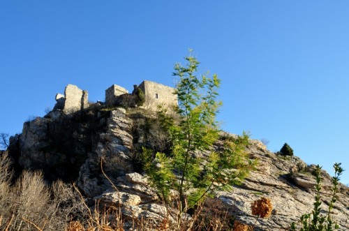 Castelvecchio di Rocca Barbena - Sulla rocca, il castello