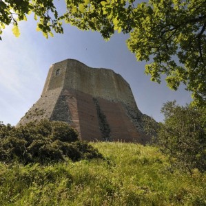 Imponenza della Rocca a Tentennano