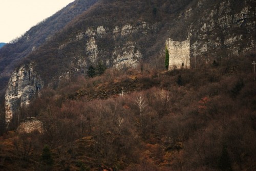 Valdastico - La Torre Alta e la Torre Bassa = I Torioni