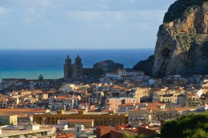 Prime luci su Cefalù