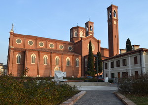 Piazzale Cadorna al tramonto