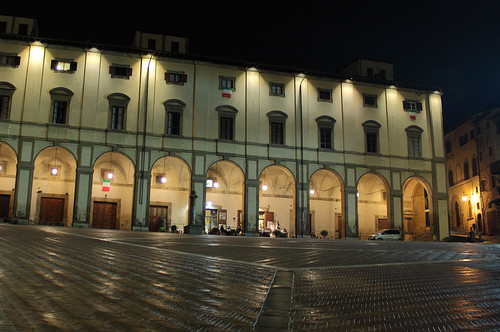 Arezzo Piazza Vasari ed i suoi portici