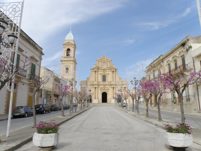 ''Piazza in fiore'' - Ispica