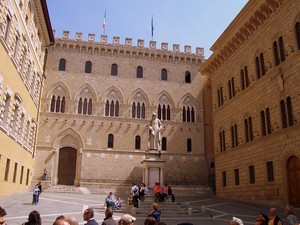 Piazza Salimbeni –  Siena