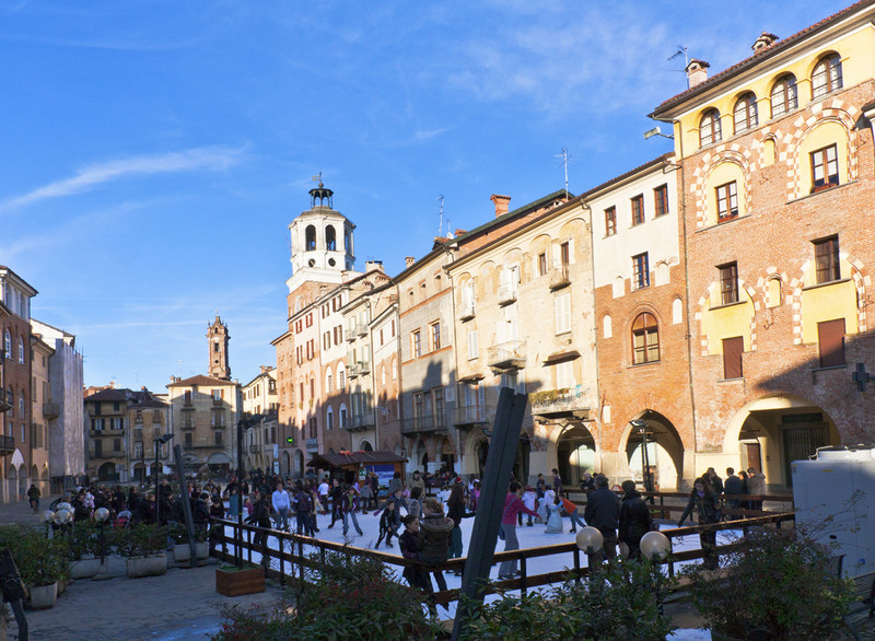 ''Pattinando   in   piazza'' - Savigliano