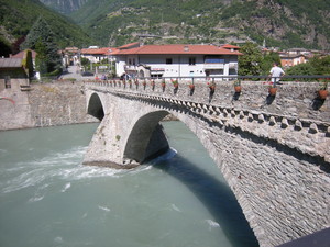 Hone, il ponte medievale
