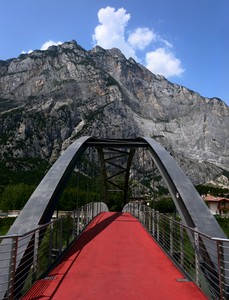 Un ponte con il…tappeto rosso