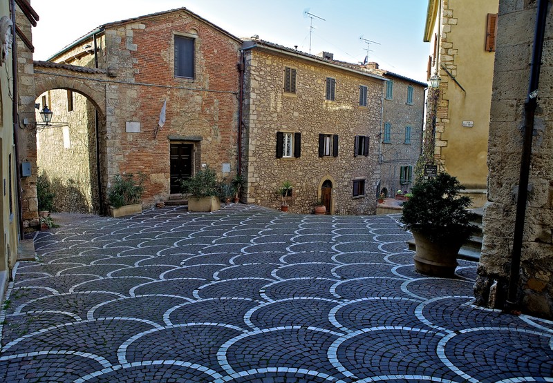 ''Bibbona ed i suoi archi in piazza'' - Bibbona