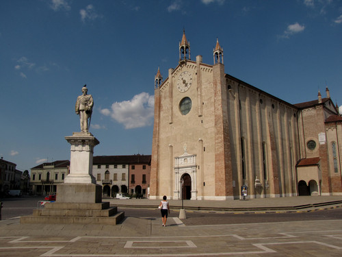 Montagnana - Duomo e Piazza Vittorio Emanuele II° Montagnana - Duomo e Piazza Vittorio Emanuele II°