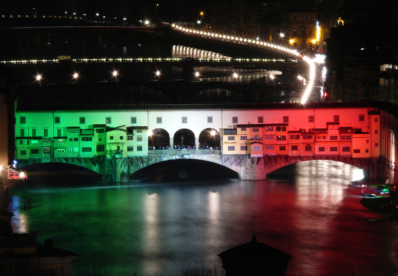 ''Ponte Vecchio immerso nel Tricolore'' - Firenze
