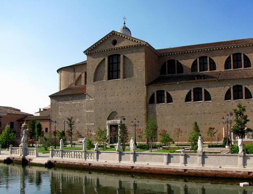 Chioggia - Duomo e Piazza Vescovile Chioggia - Duomo e Piazza Vescovile