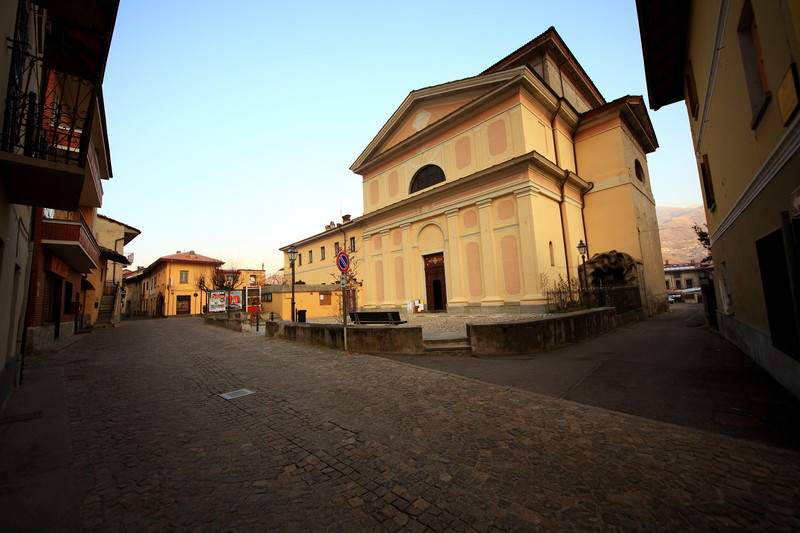 ''la piazza che non vede mai il sole'' - Vaie
