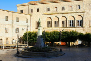 Piazza Madre