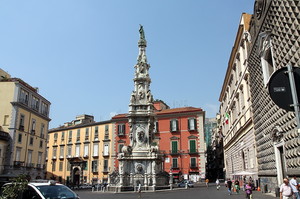 Piazza del Gesù e veduta dell’Obelisco della Madonna