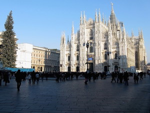 Milano tre milioni, respiro di un polmone solo…………..