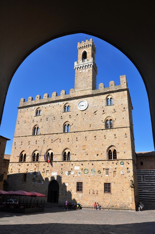 ''Entrata in piazza'' - Volterra