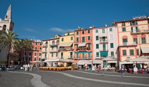 “una calda piazzetta” – Piazza Giuseppe Garibaldi – Lerici
