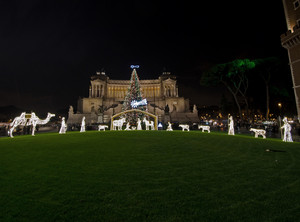 il Vittoriano sembra la capanna della Natività