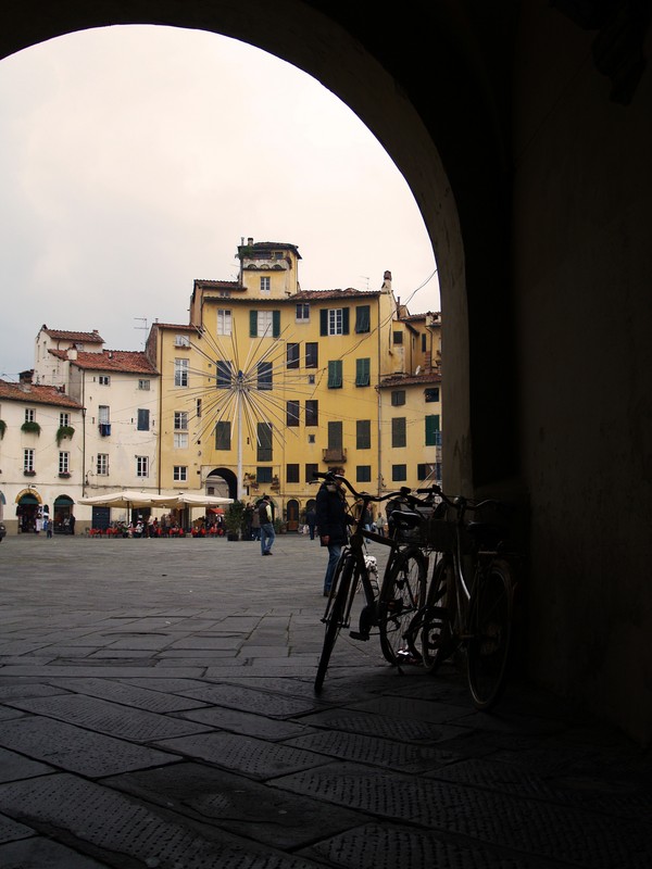 ''Uno scorcio di Piazza Anfiteatro'' - Lucca