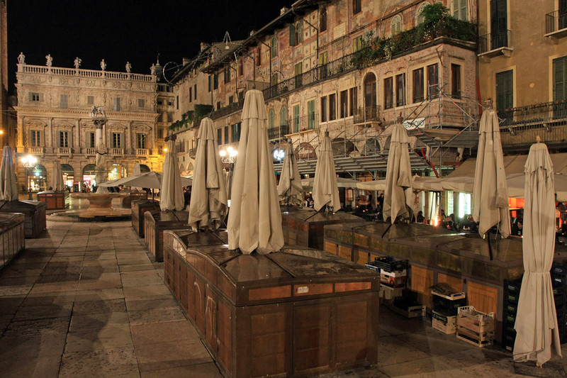 ''Bancherelle dormienti'' - Verona