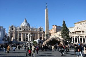Piazza San Pietro: centro mondiale di tutte le etnie cattoliche
