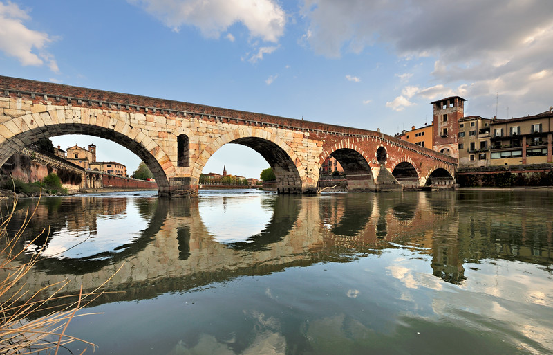 ''Ai piedi di Ponte Pietra'' - Verona